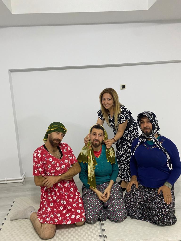 Ayfer Kölük Ay kızlar bu adamlara ne olmuş...Yalandan Döndük...